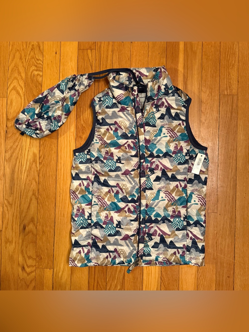 NWT Amazon Essentials kids puffer vest size L